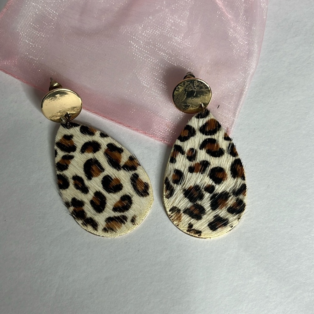 Cheetah Print Earrings - Picture 2 of 3